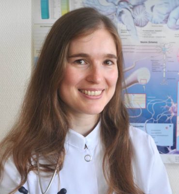 Porträt von Dr. Sara de Simone, Assistenzärztin in der neurologischen Praxis