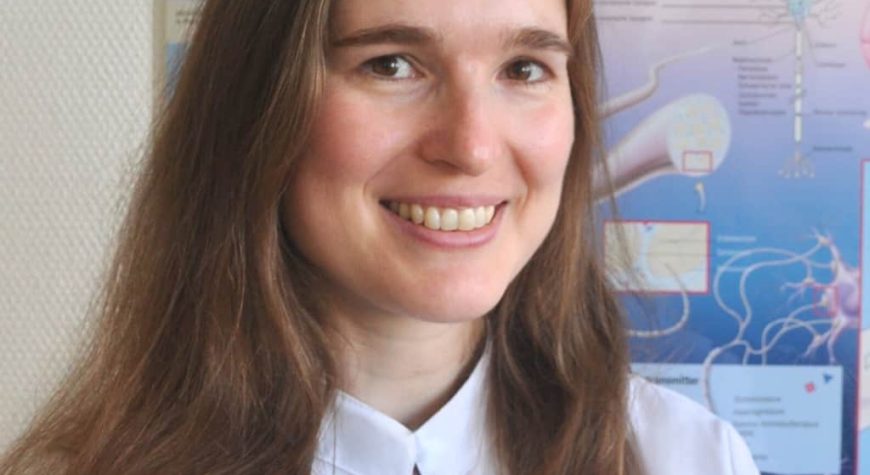 Porträt von Dr. Sara de Simone, Assistenzärztin in der neurologischen Praxis